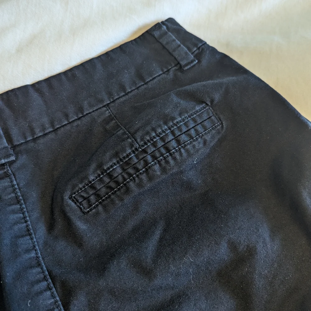 3/$15! Old Navy Everyday Mid-Rise Twill Chino Short - 6" - Picture 9 of 11
